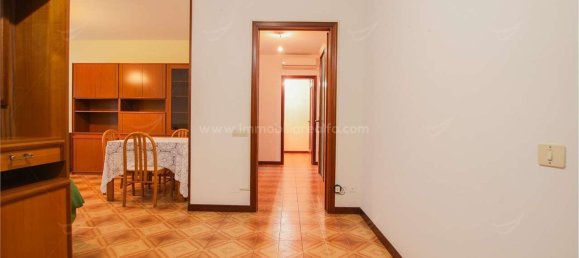 Apartamento de 3 divisões em Novara, Italy N.º 120104 5