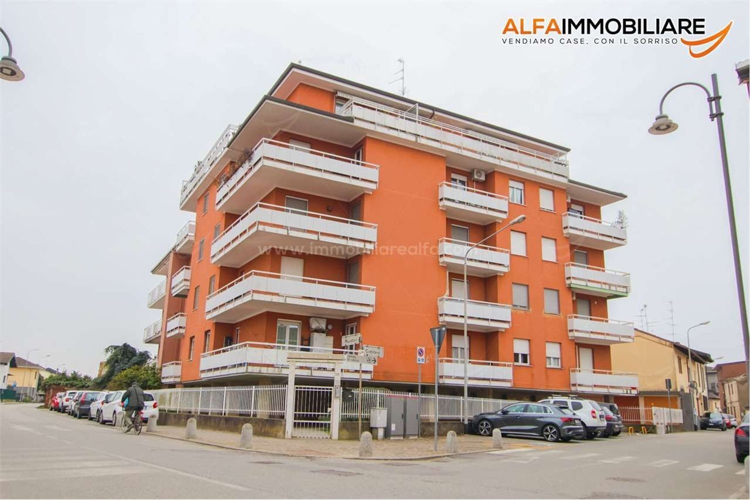 Apartamento de 3 divisões em Novara, Italy N.º 120104