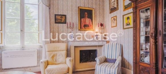6 bedrooms Villa in Lucca, Italy No. 81755 9