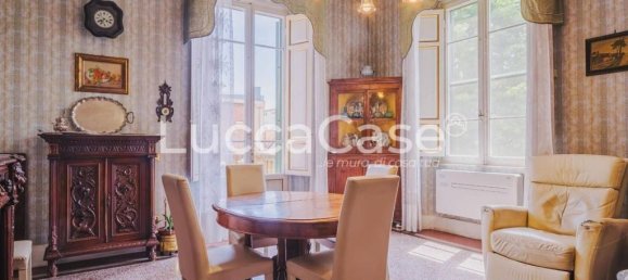 6 bedrooms Villa in Lucca, Italy No. 81755 8
