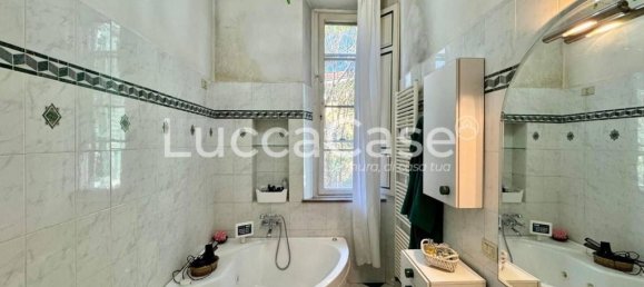 6 bedrooms Villa in Lucca, Italy No. 81755 21