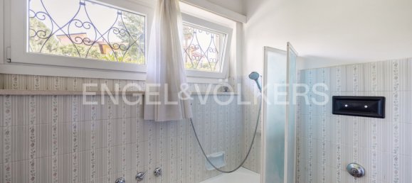 3 Schlafzimmer Villa in Ispra, Italy, Nr. 301799 9