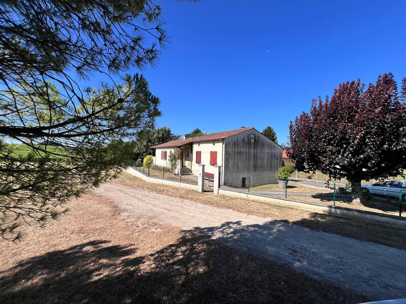 5 bedrooms House in Charente, France No. 277474