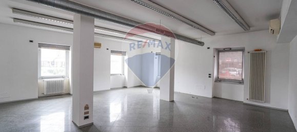 Коммерческая недвижимость 180м² в Мапелло, Италия № 338635 2