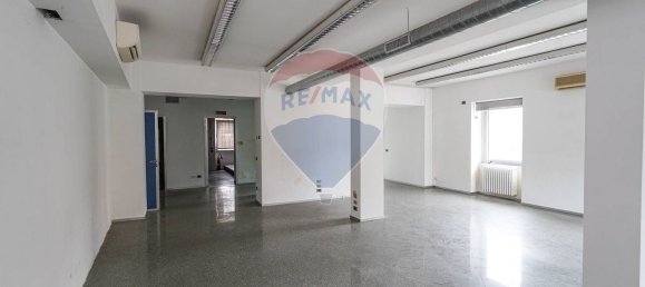 Коммерческая недвижимость 180м² в Мапелло, Италия № 338635 4