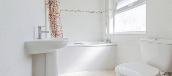 4 bedrooms Commercial property in Borehamwood, United Kingdom No. 6194 3