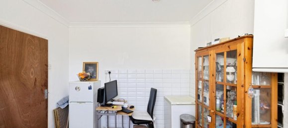 4 bedrooms Commercial property in Borehamwood, United Kingdom No. 6194 8