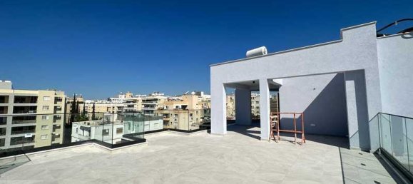 2 bedrooms Penthouse in Limassol, Cyprus No. 11067 4