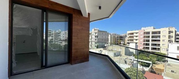 2 bedrooms Penthouse in Limassol, Cyprus No. 11067 6