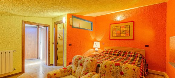 5 bedrooms Apartment in Marliana, Italy No. 377523 55