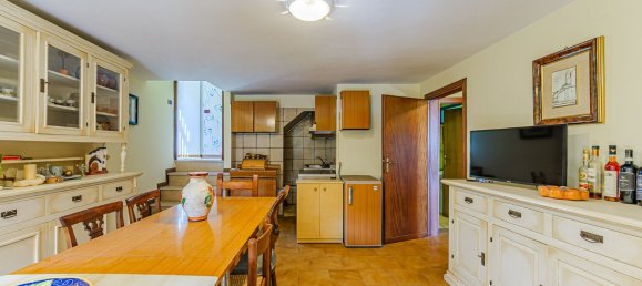 5 bedrooms Apartment in Marliana, Italy No. 377523 10