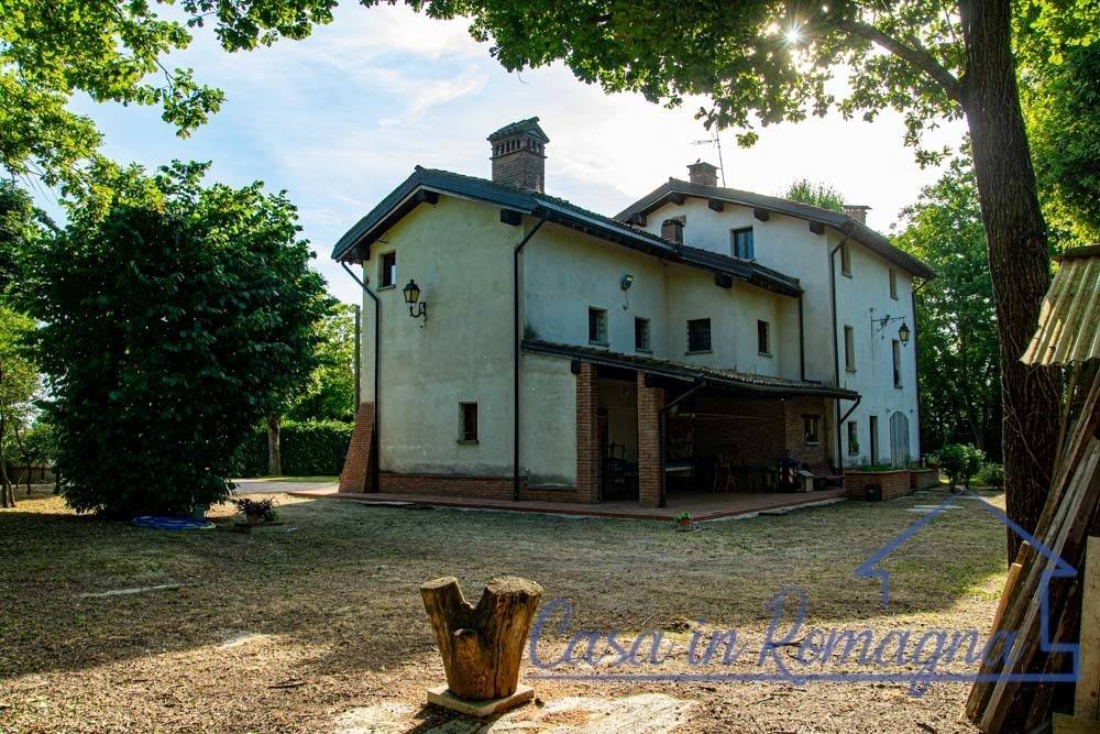 5 chambres Villa à Novi di Modena, Italy No. 268396