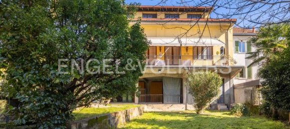 4 bedrooms House in Lesa, Italy No. 62975 9