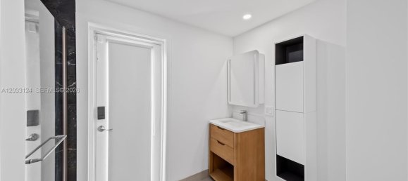 3 dormitorios villa en alquiler en Miami, Miami-Dade, Florida, USA № 614976 11