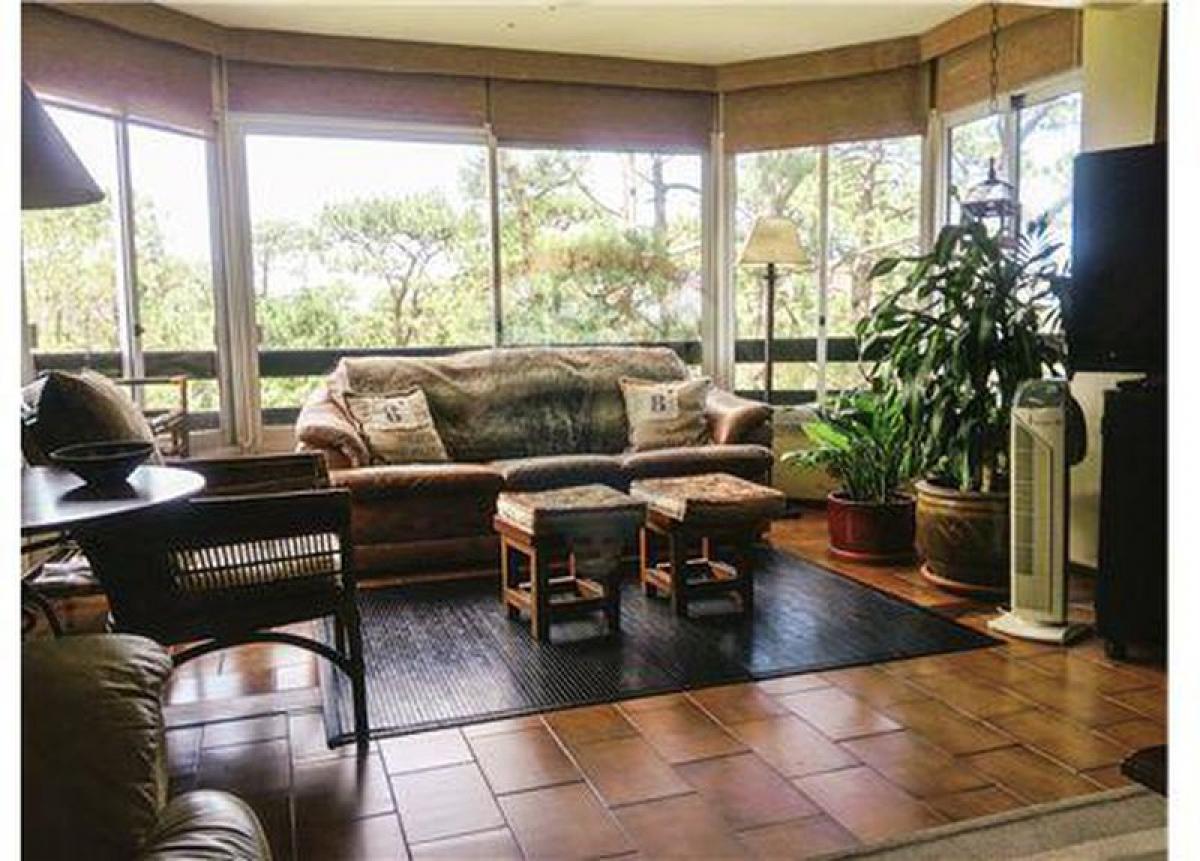 Apartamento de 3 dormitorios en Maldonado, Uruguay No. 1126