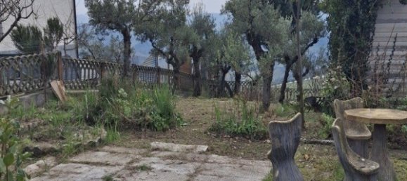 4 bedrooms Apartment in Mogliano, Italy No. 19363 2