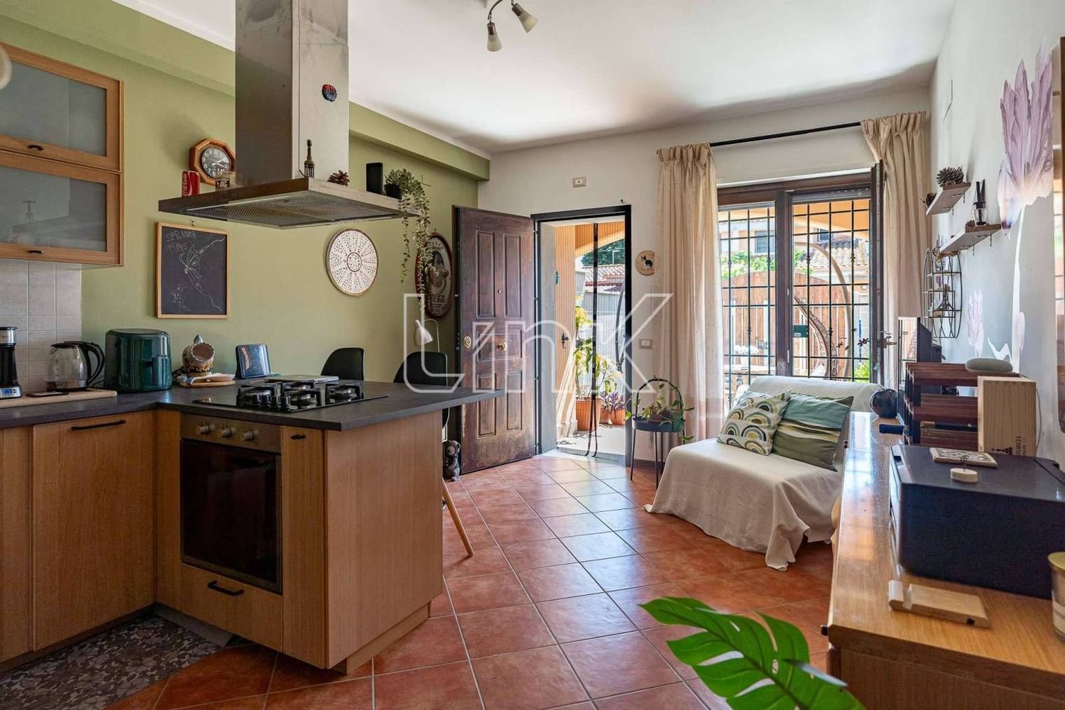 2 bedrooms Villa in Pomezia, Italy No. 320911