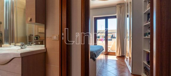 2 bedrooms Villa in Pomezia, Italy No. 320911 16