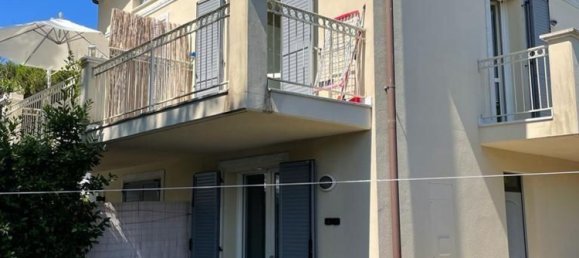 8 rooms Villa in Montignoso, Italy No. 48022 3