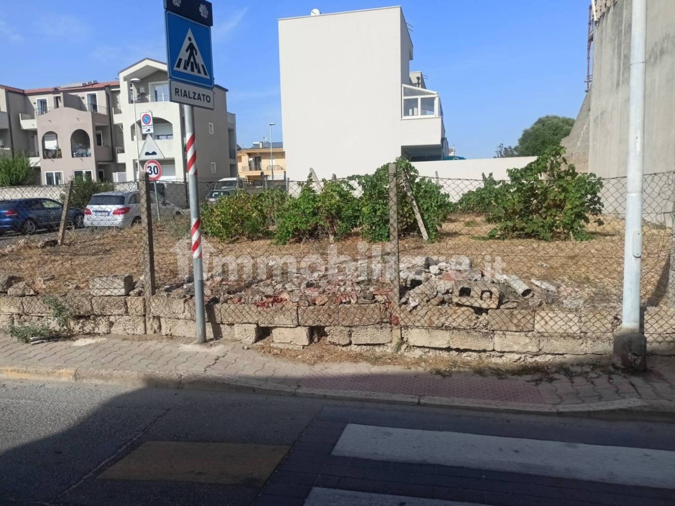 325m² Land in Elmas, Italy No. 322045