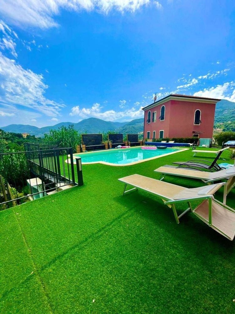 7 rooms House in La Spezia, Italy No. 216260