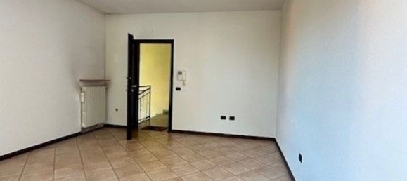 Apartamento de 4 dormitorios en Soliera, Italy No. 360448 12