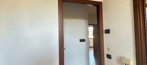 Apartamento de 4 dormitorios en Soliera, Italy No. 360448 6