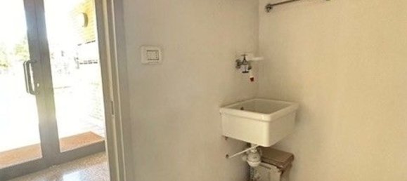 Apartamento de 4 dormitorios en Soliera, Italy No. 360448 4