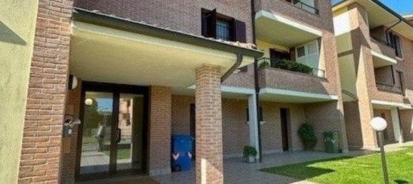 Apartamento de 4 dormitorios en Soliera, Italy No. 360448 2