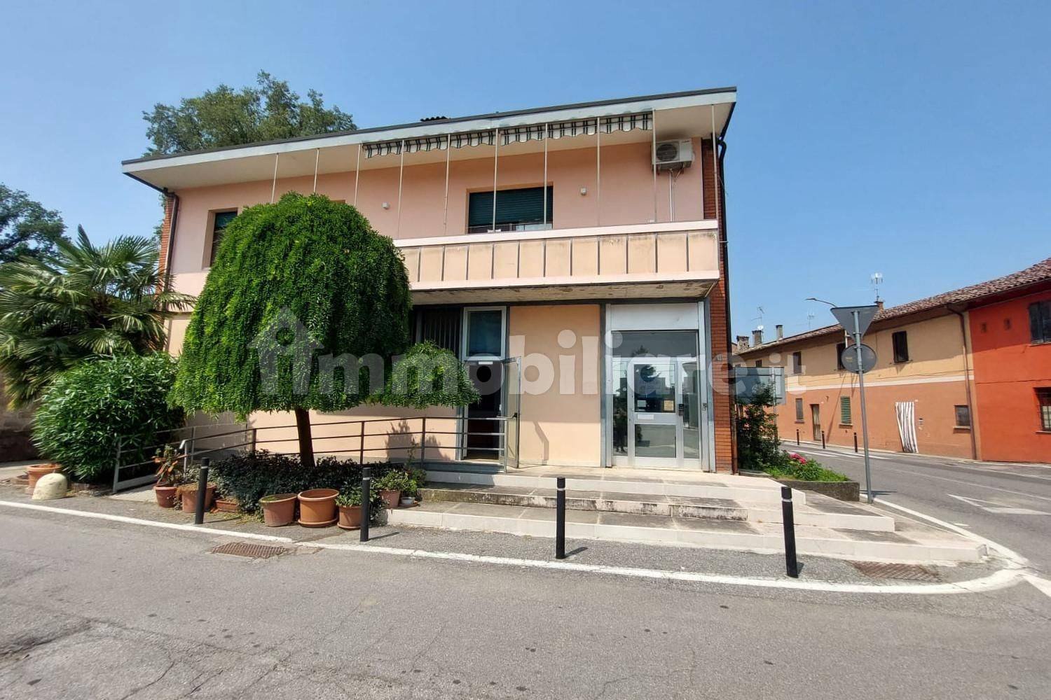 174m² Commercial property in Lombardy, Italy No. 312287