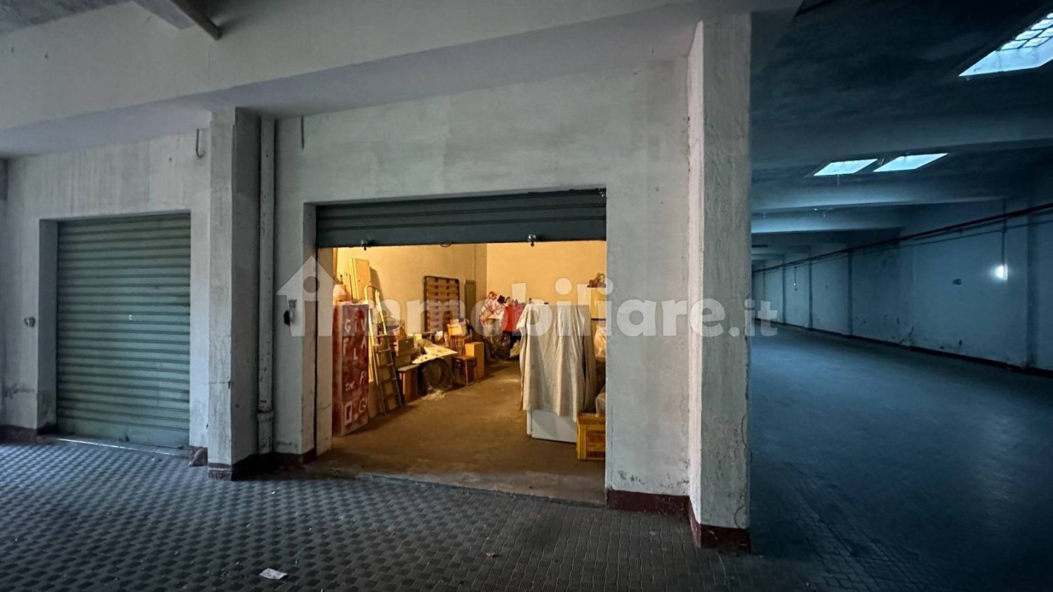 33m² Garage in Rome, Italy No. 371701