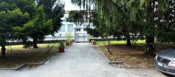 4 rooms Apartment in Novara, Italy No. 268980 3