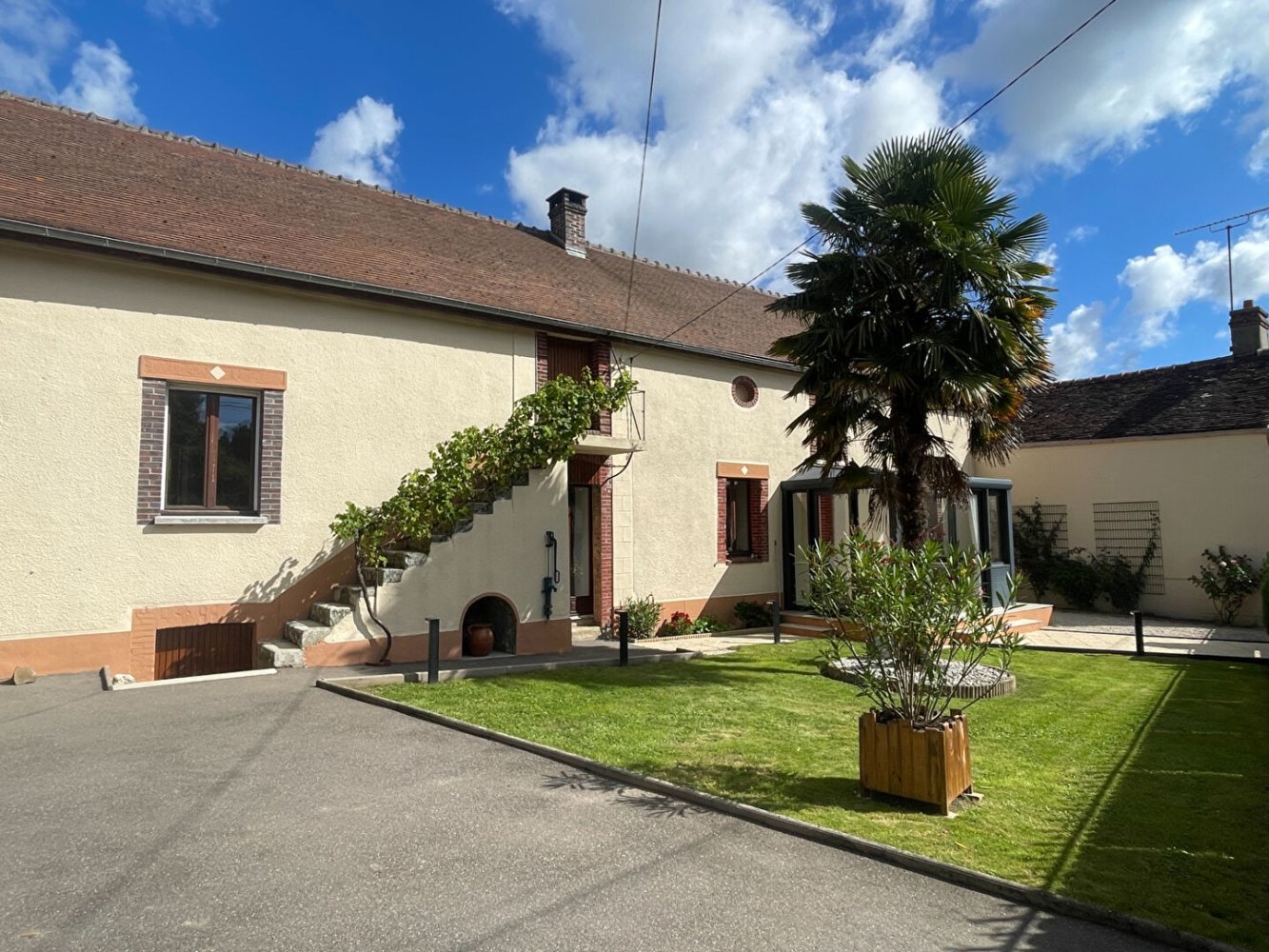 3 bedrooms Villa in Sourdun, France No. 175342