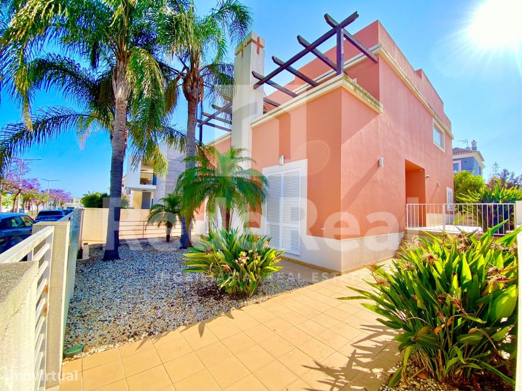 Casa de 3 dormitorios en Montenegro, Portugal No. 191676