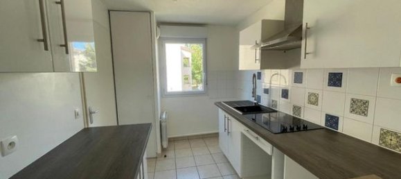 2 chambres Appartement à Évreux, France No. 353367 2