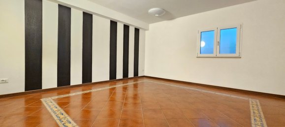 3-salle Appartement à Sirmione, Italy No. 143923 22