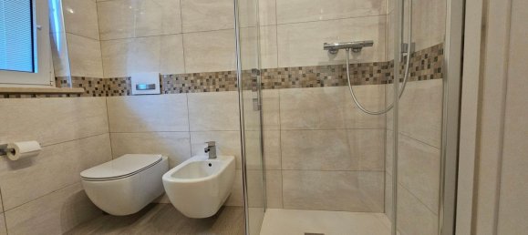 3-salle Appartement à Sirmione, Italy No. 143923 15