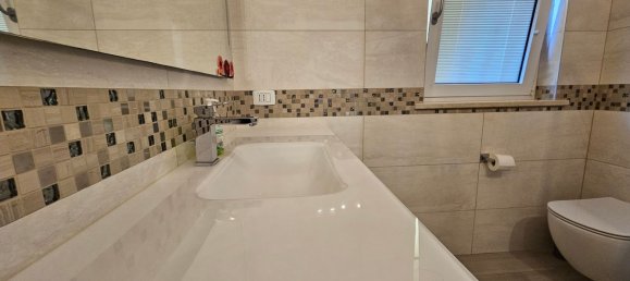 3-salle Appartement à Sirmione, Italy No. 143923 16