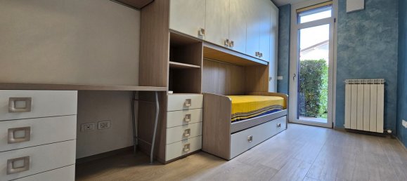 3-salle Appartement à Sirmione, Italy No. 143923 11