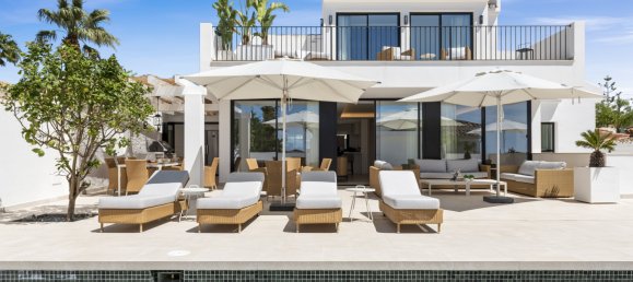 5 bedrooms Villa in Marbella, Spain No. 49826 2