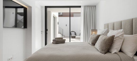 5 bedrooms Villa in Marbella, Spain No. 49826 29