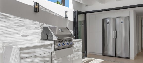 5 bedrooms Villa in Marbella, Spain No. 49826 13