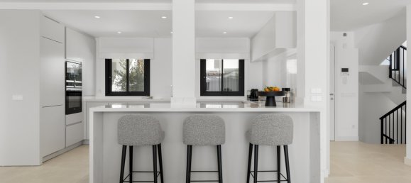 5 bedrooms Villa in Marbella, Spain No. 49826 19