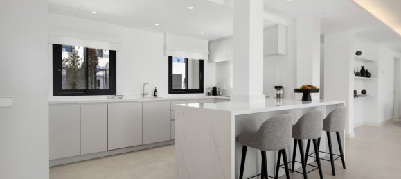 5 bedrooms Villa in Marbella, Spain No. 49826 20