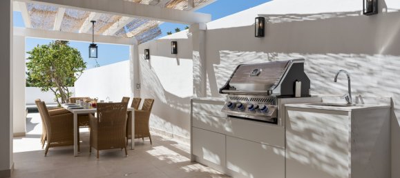 5 bedrooms Villa in Marbella, Spain No. 49826 10