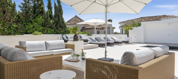 5 bedrooms Villa in Marbella, Spain No. 49826 9