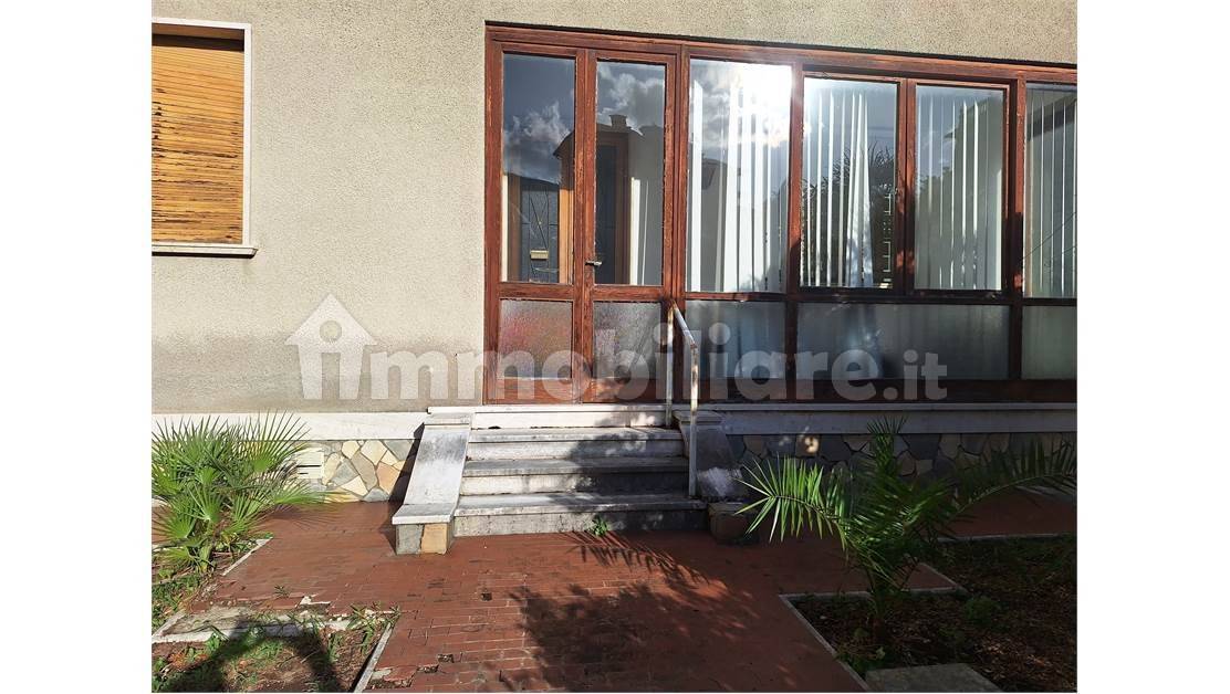 4 bedrooms Villa in Montecatini Terme, Italy No. 352839