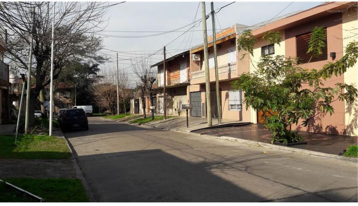 2 bedrooms House in Tres de Febrero, Argentina No. 56479