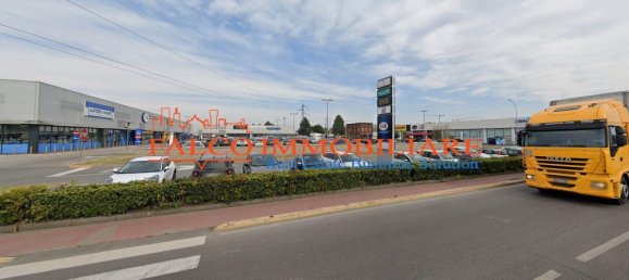 1990m² Building in Buccinasco, Italy No. 4176 14