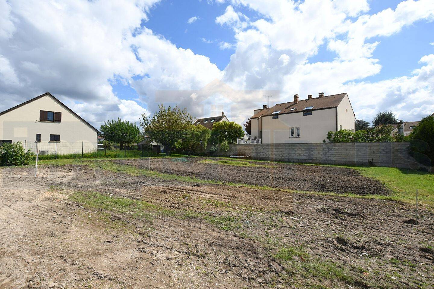 440m² Land in Bois-d'Arcy, France No. 176342